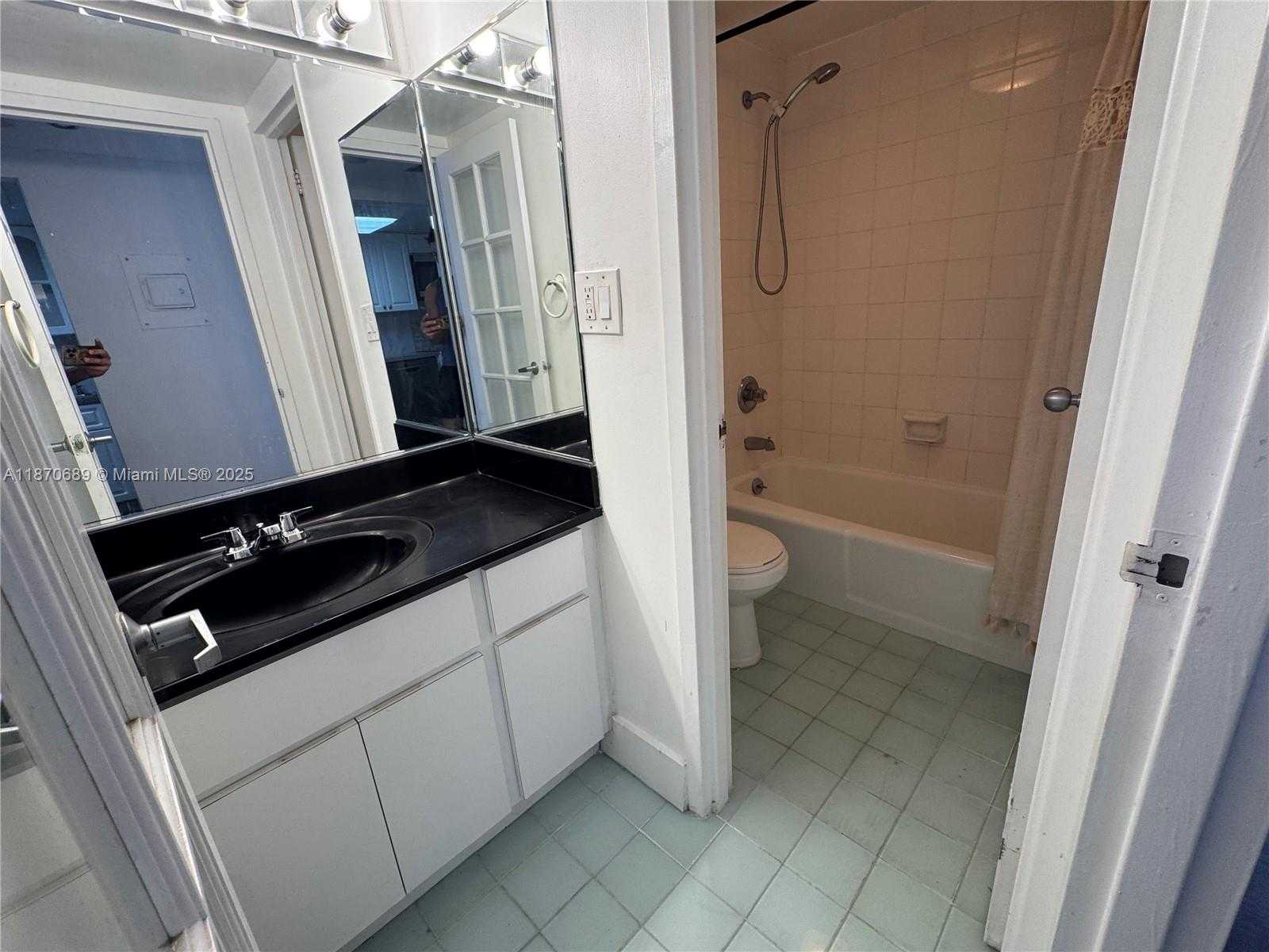 Small Image of 2899 COLLINS AVE #1526, Miami Beach Number 7