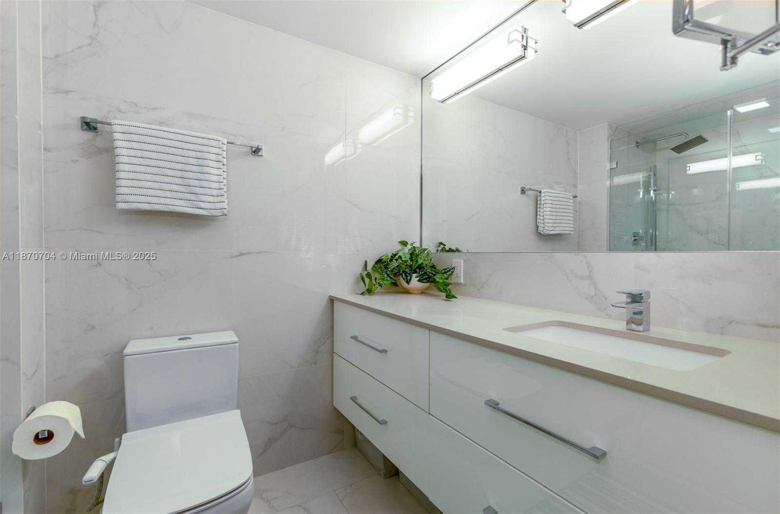 Small Image of 90 ALTON RD #1702, Miami Beach Number 11
