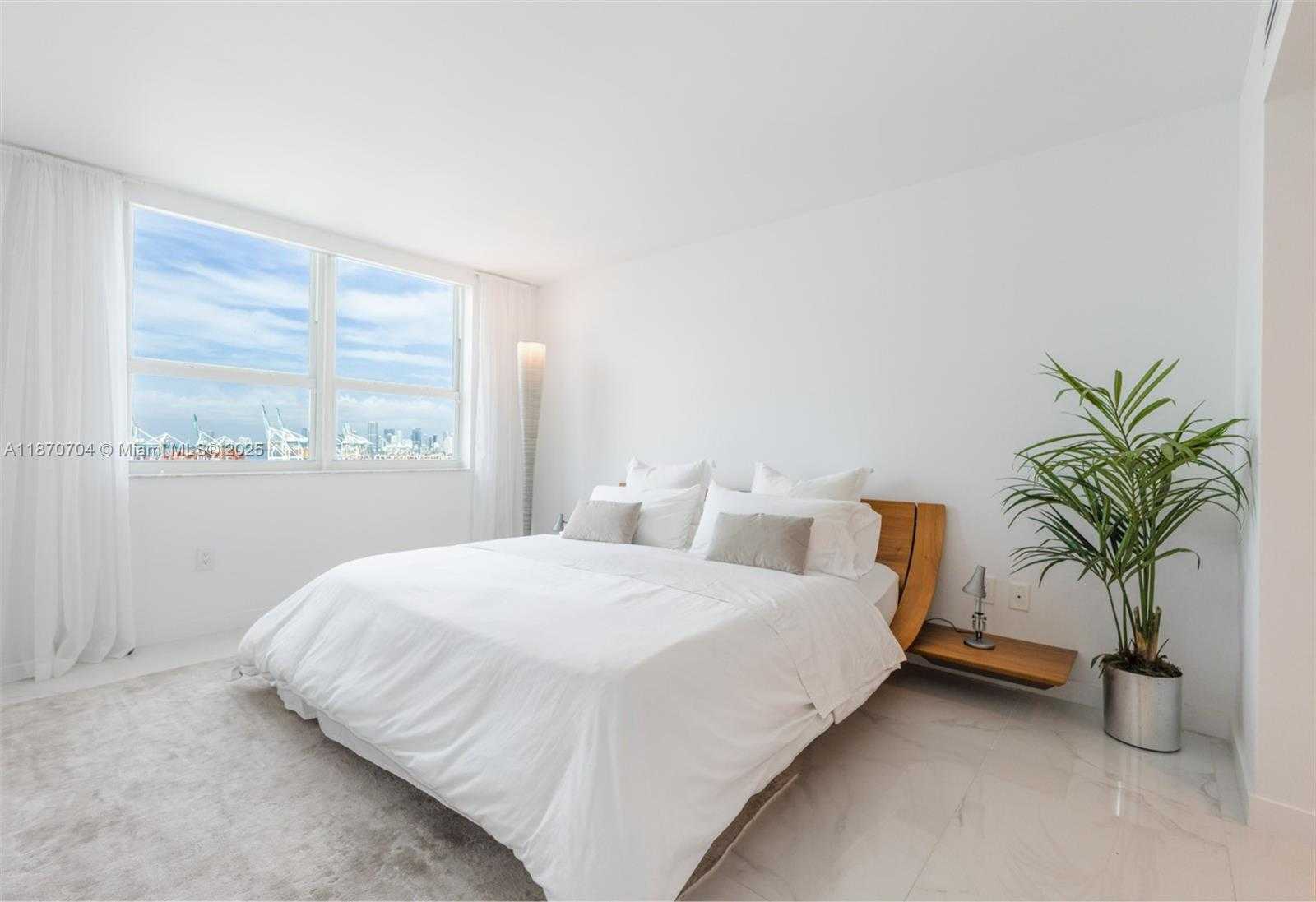 Small Image of 90 ALTON RD #1702, Miami Beach Number 12