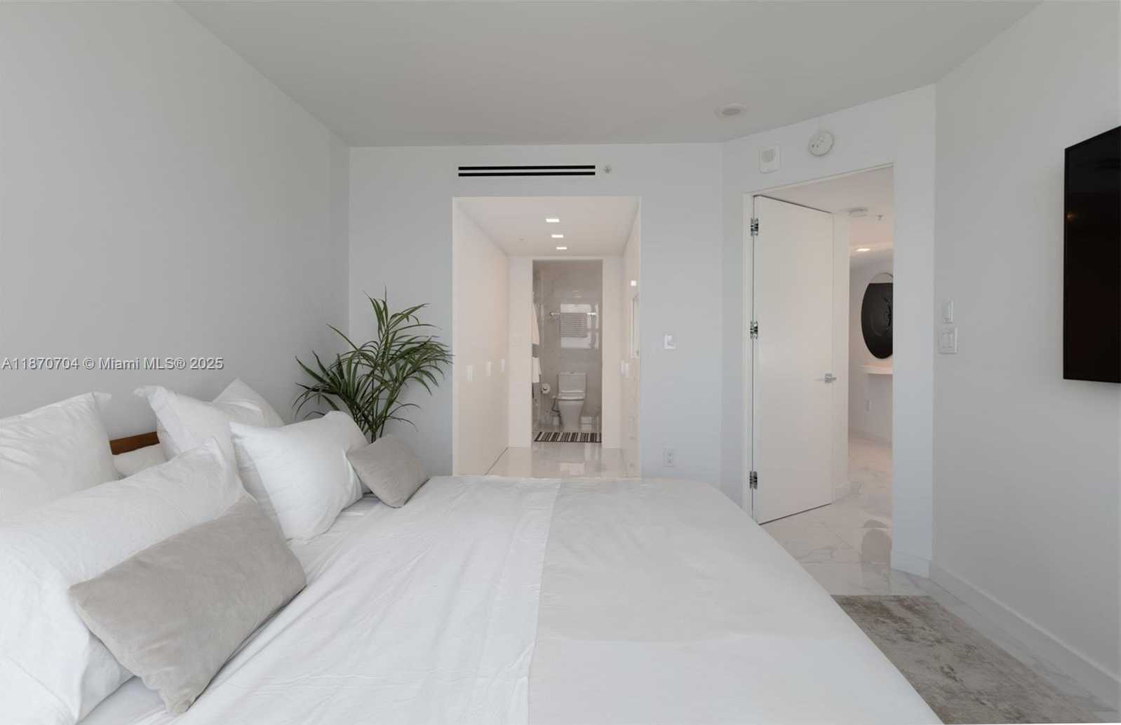 Small Image of 90 ALTON RD #1702, Miami Beach Number 17