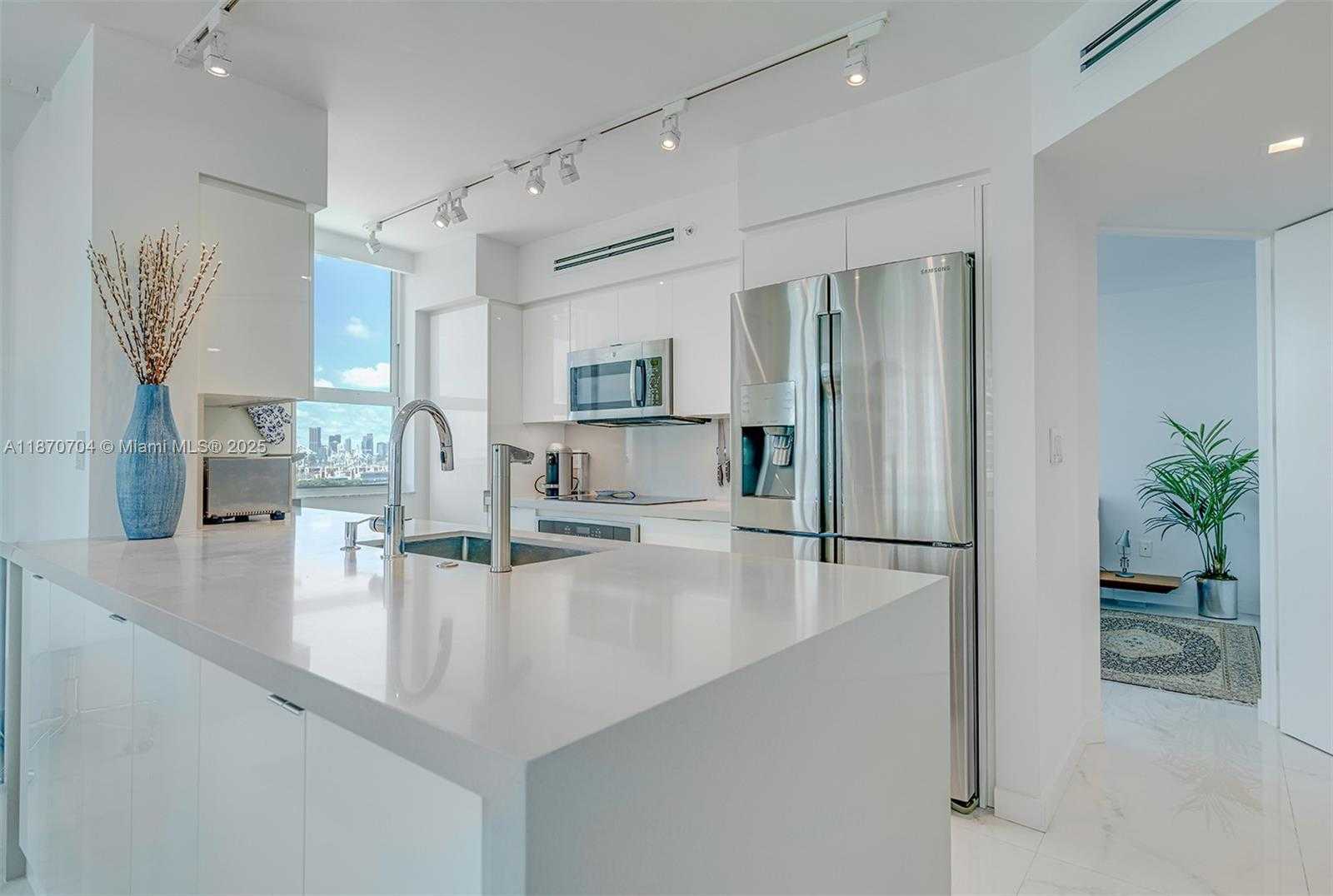 Small Image of 90 ALTON RD #1702, Miami Beach Number 4