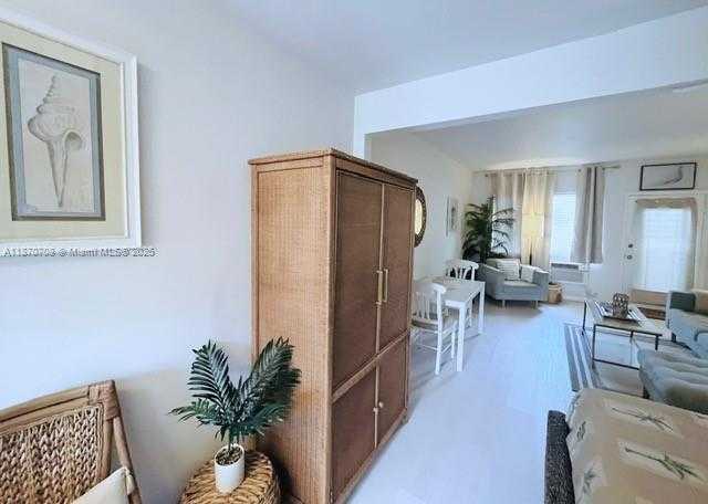 Small Image of 1050 PENNSYLVANIA AVE #28, Miami Beach Number 2