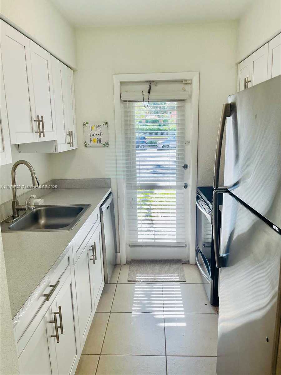 Small Image of 35 EDGEWATER DR #103, Coral Gables Number 10