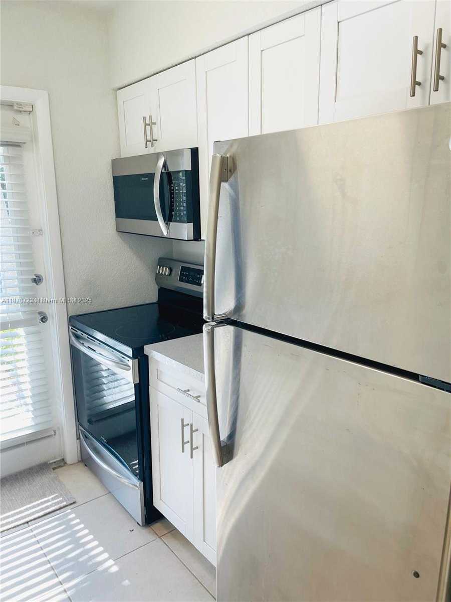 Small Image of 35 EDGEWATER DR #103, Coral Gables Number 11