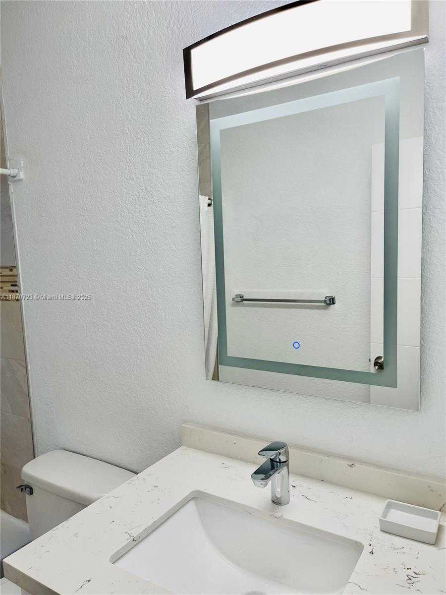 Small Image of 35 EDGEWATER DR #103, Coral Gables Number 14