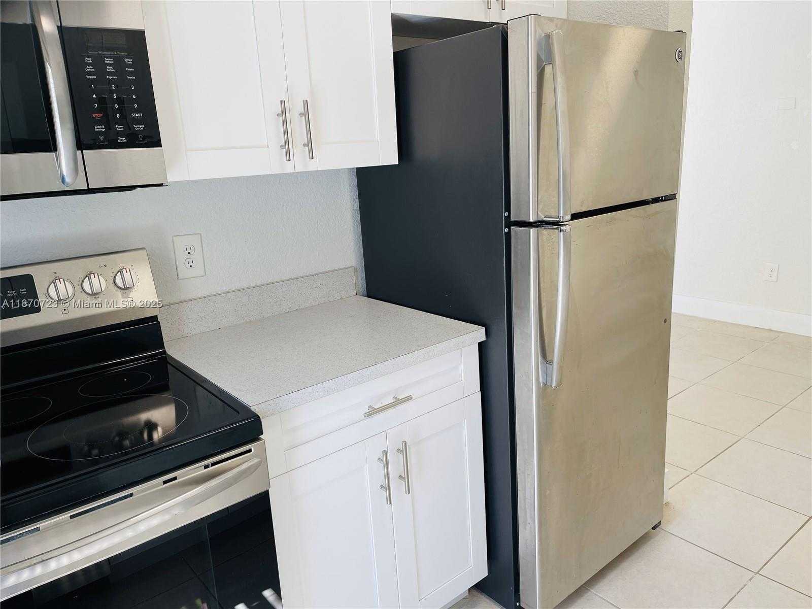Small Image of 35 EDGEWATER DR #103, Coral Gables Number 17
