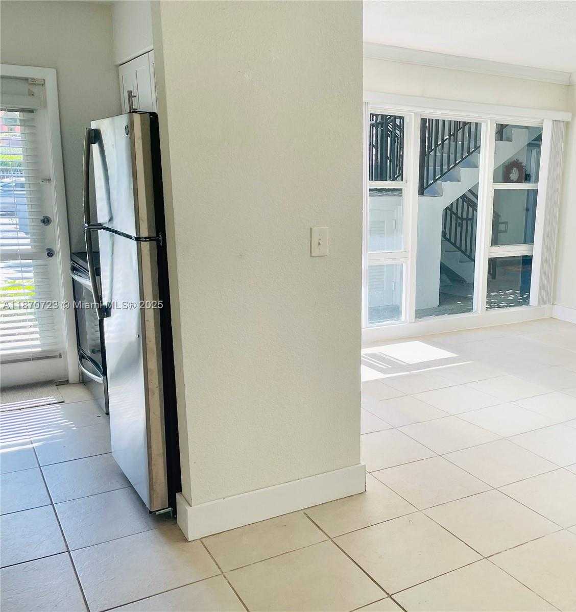 Small Image of 35 EDGEWATER DR #103, Coral Gables Number 4