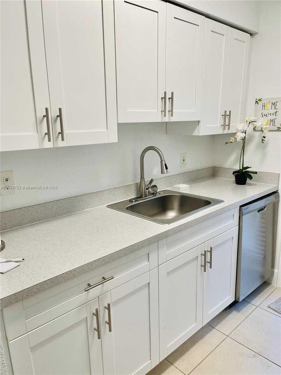 Small Image of 35 EDGEWATER DR #103, Coral Gables Number 9