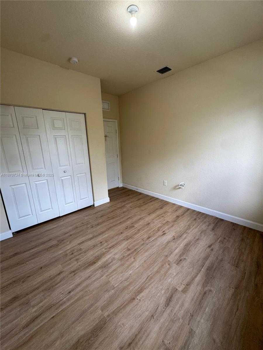 Small Image of 9227 SOUTH WEST 227 TERRACE, Miami Number 18