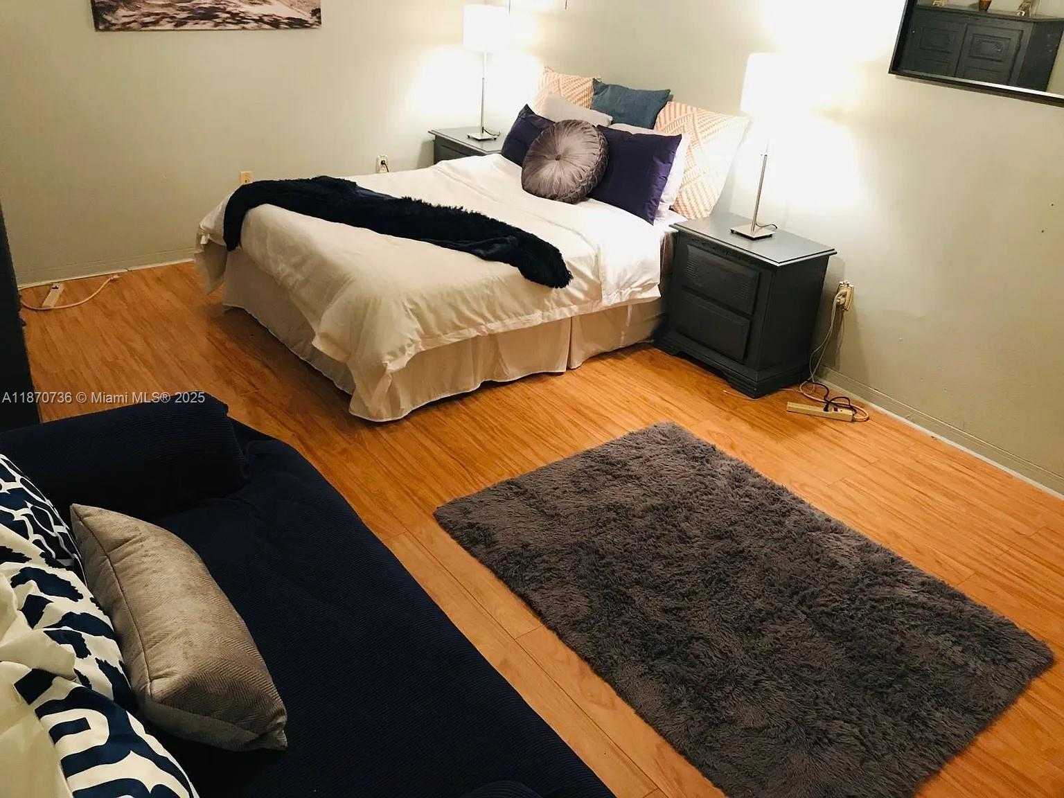 Small Image of 11200 WEST GOLF DR, Miami Number 11