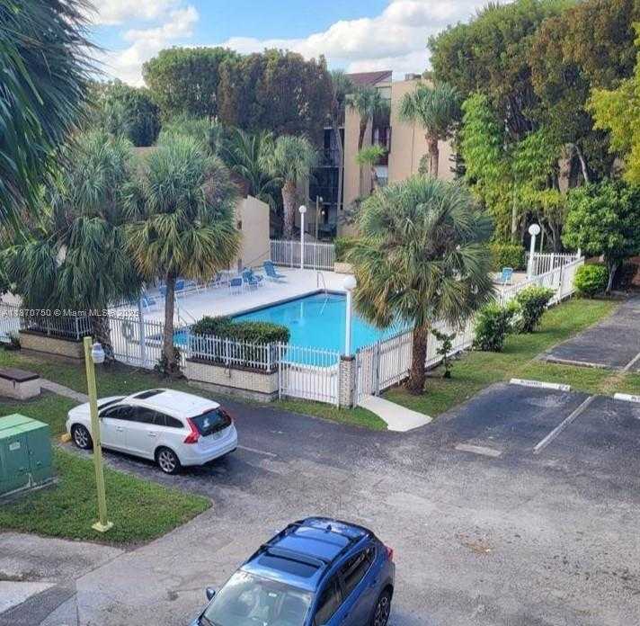 Small Image of 14311 NORTH KENDALL DR #408A, Miami Number 15