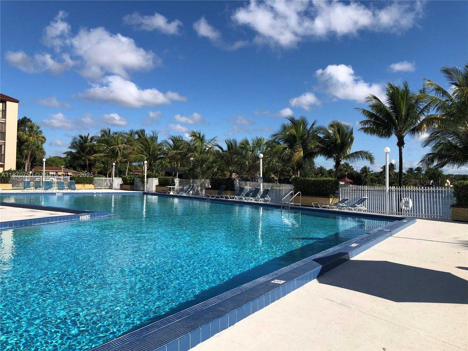Small Image of 14311 NORTH KENDALL DR #408A, Miami Number 17