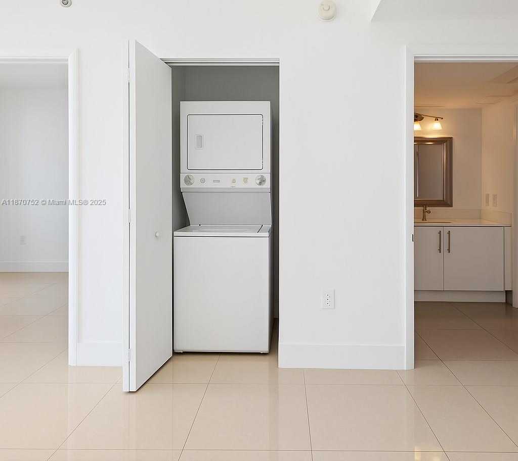 Small Image of 92 SOUTH WEST 3RD ST #3709, Miami Number 51