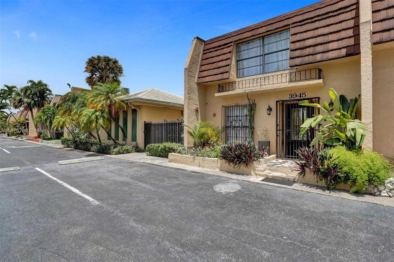 Small Image of 3945 NORTH EAST 167TH ST #18, North Miami Beach Number 3