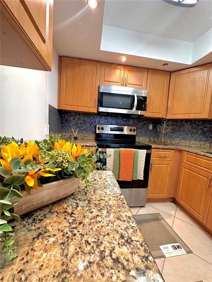 Small Image of 300 BAYVIEW DR #701, Sunny Isles Beach Number 10