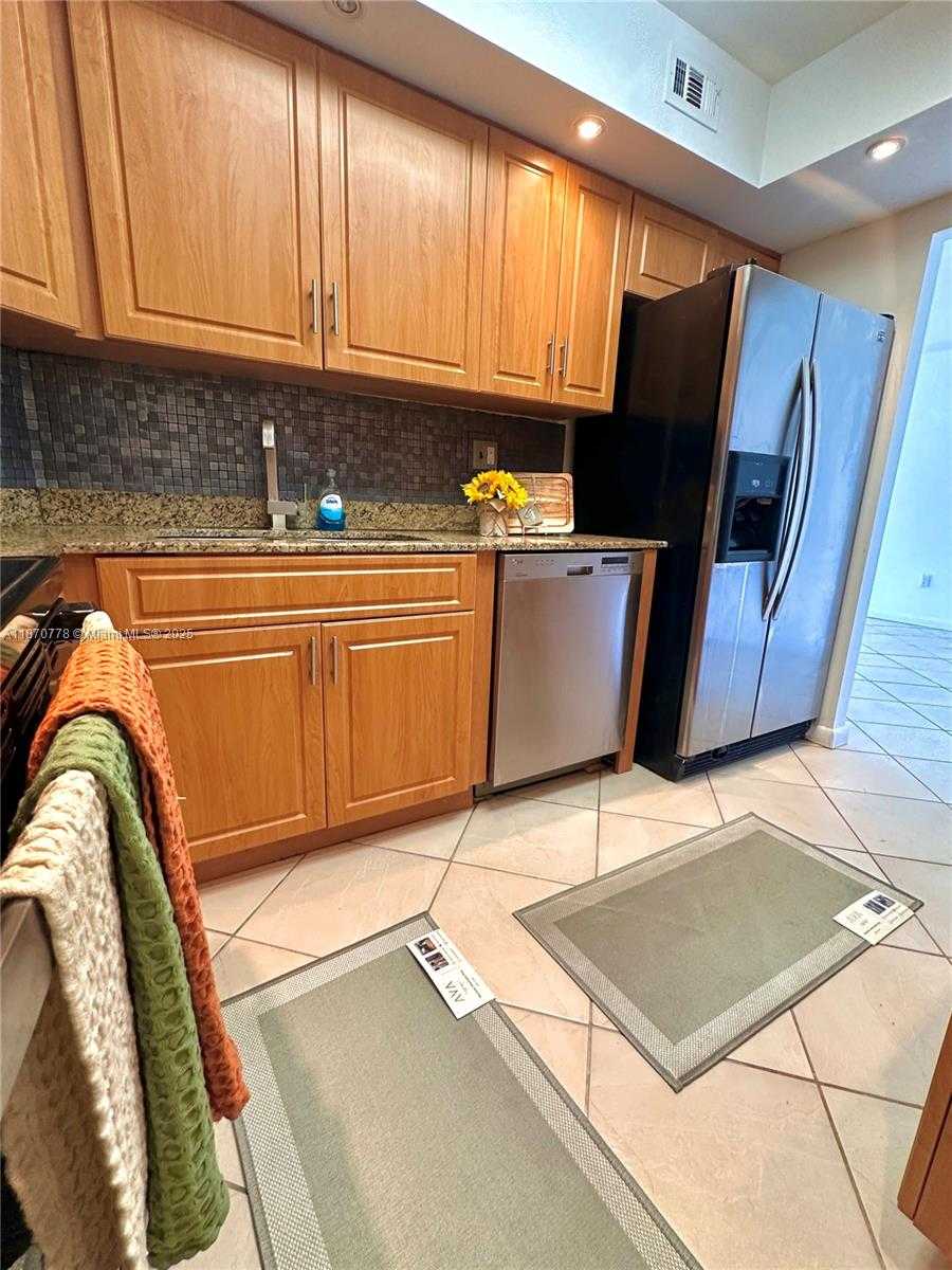 Small Image of 300 BAYVIEW DR #701, Sunny Isles Beach Number 12