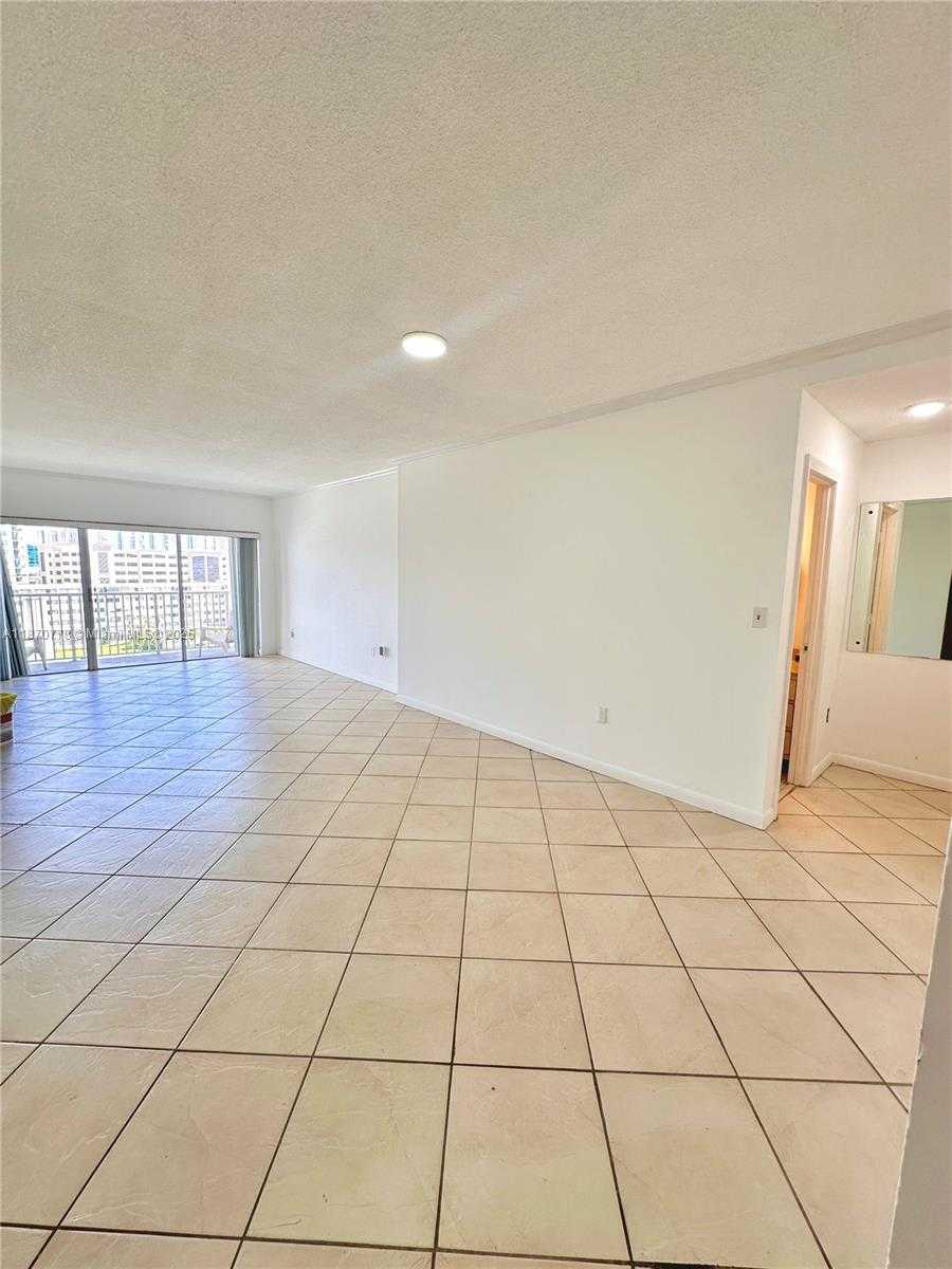 Small Image of 300 BAYVIEW DR #701, Sunny Isles Beach Number 13