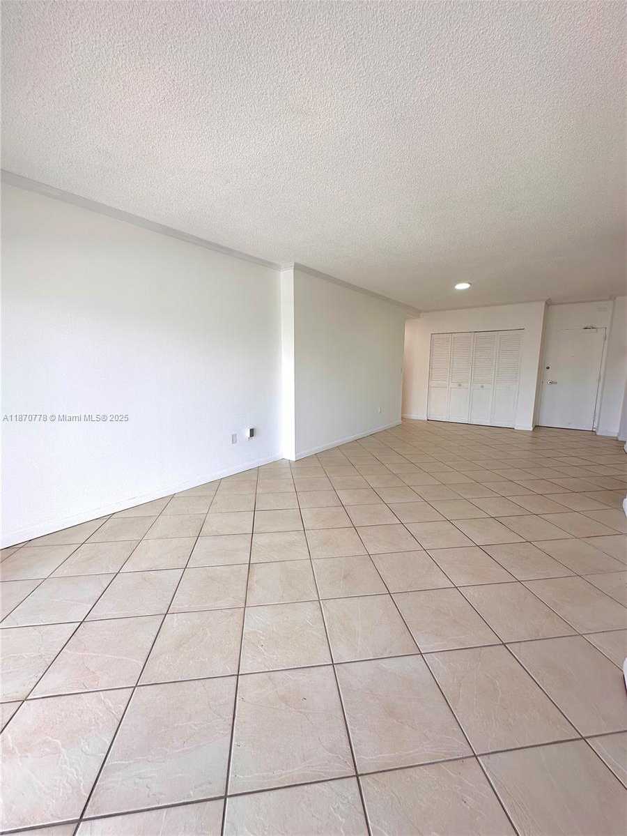 Small Image of 300 BAYVIEW DR #701, Sunny Isles Beach Number 14