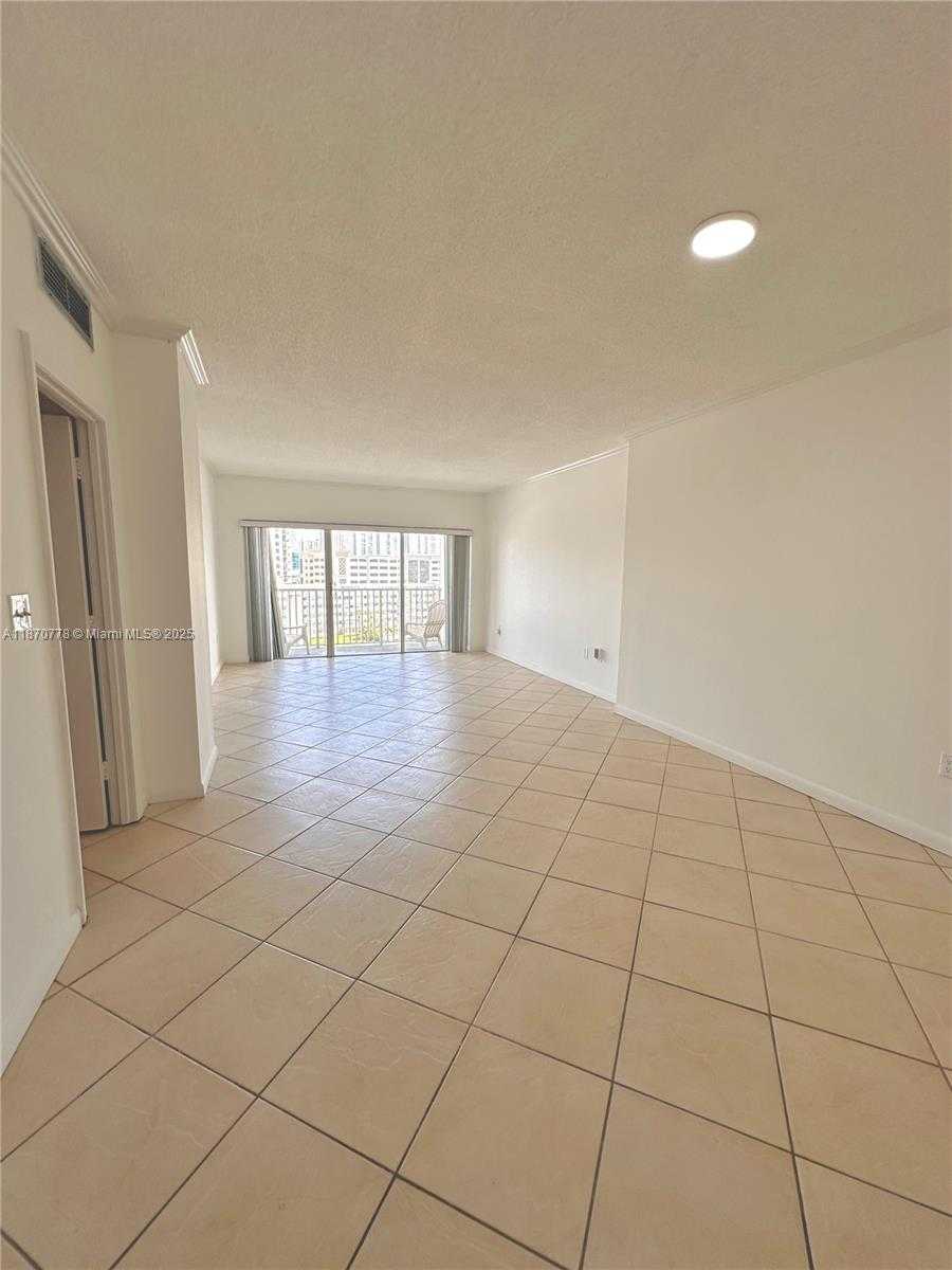 Small Image of 300 BAYVIEW DR #701, Sunny Isles Beach Number 17
