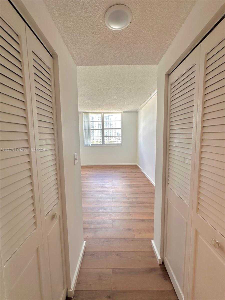 Small Image of 300 BAYVIEW DR #701, Sunny Isles Beach Number 19