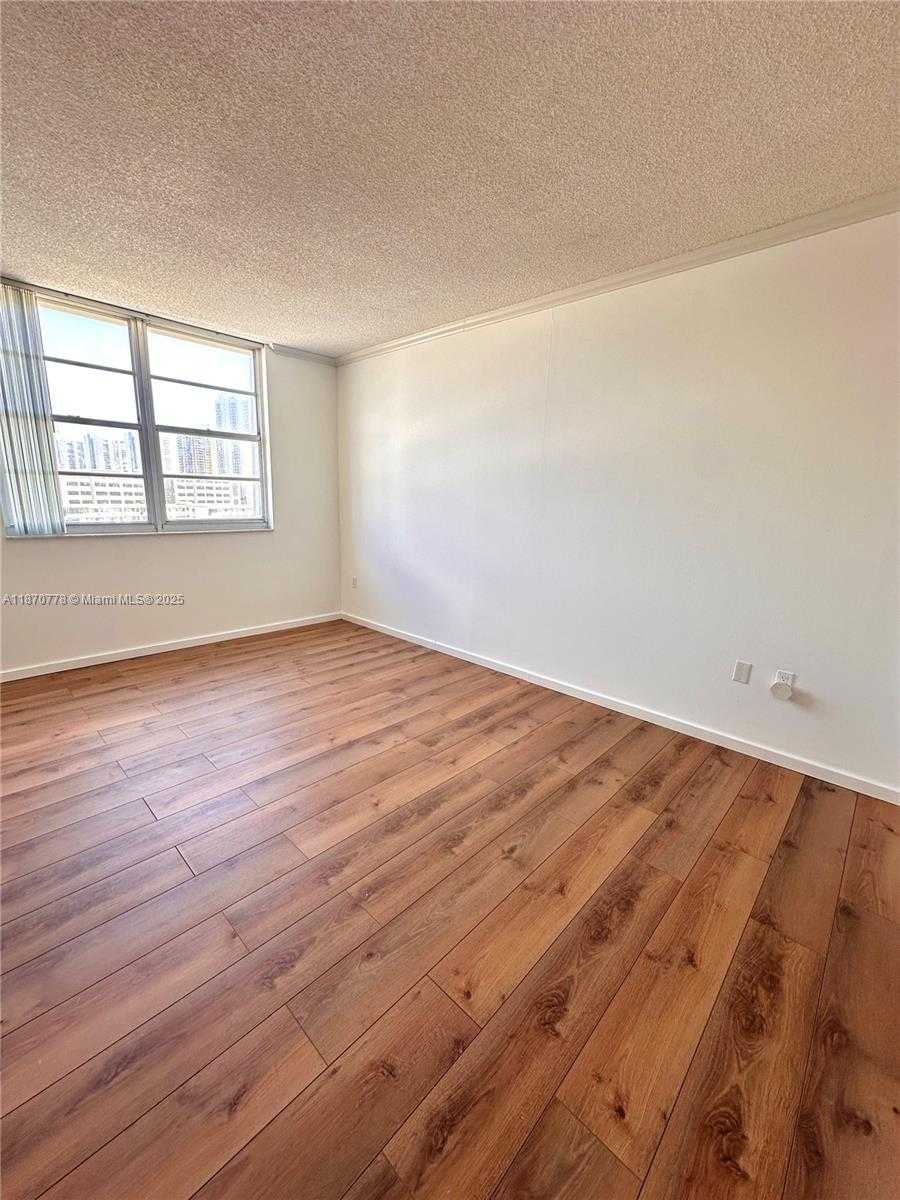 Small Image of 300 BAYVIEW DR #701, Sunny Isles Beach Number 20
