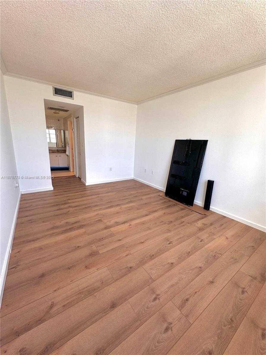 Small Image of 300 BAYVIEW DR #701, Sunny Isles Beach Number 21