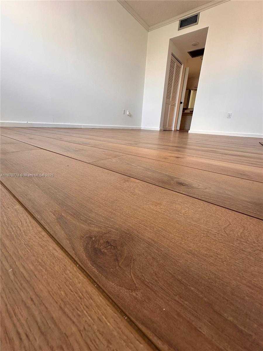 Small Image of 300 BAYVIEW DR #701, Sunny Isles Beach Number 23
