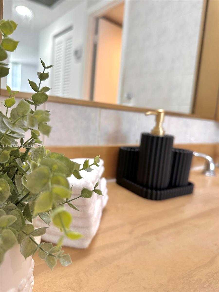 Small Image of 300 BAYVIEW DR #701, Sunny Isles Beach Number 24