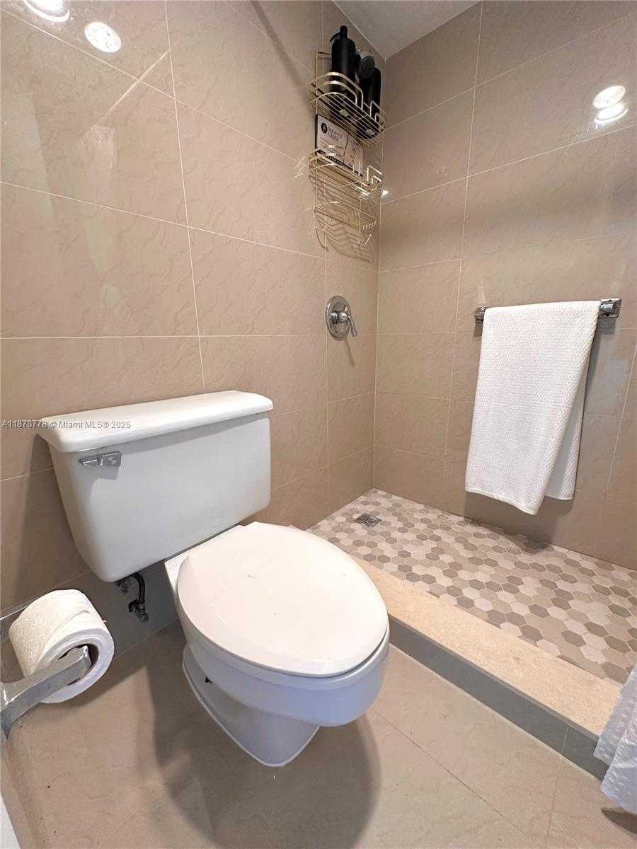 Small Image of 300 BAYVIEW DR #701, Sunny Isles Beach Number 27