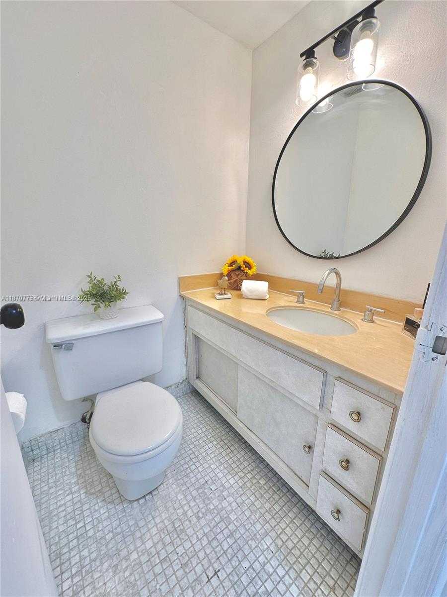 Small Image of 300 BAYVIEW DR #701, Sunny Isles Beach Number 28