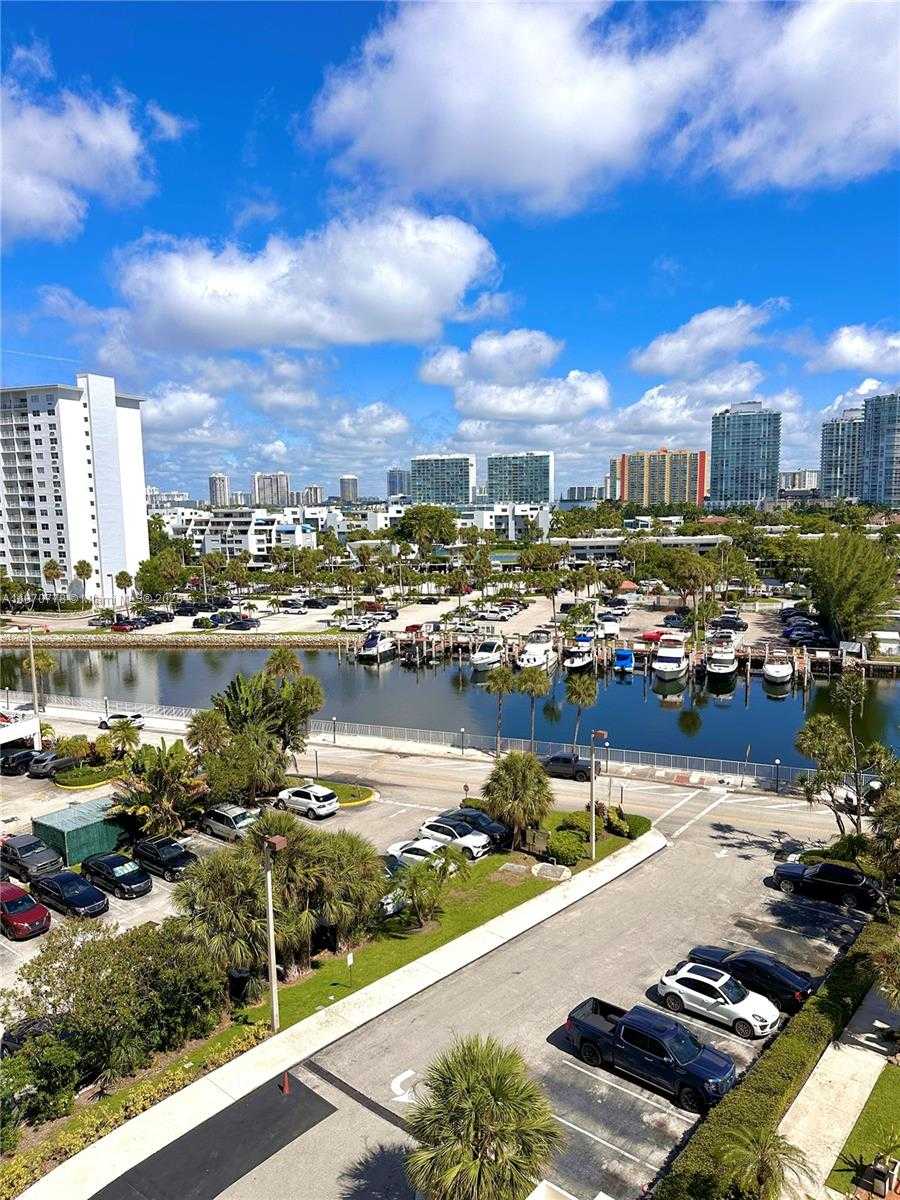 Small Image of 300 BAYVIEW DR #701, Sunny Isles Beach Number 3