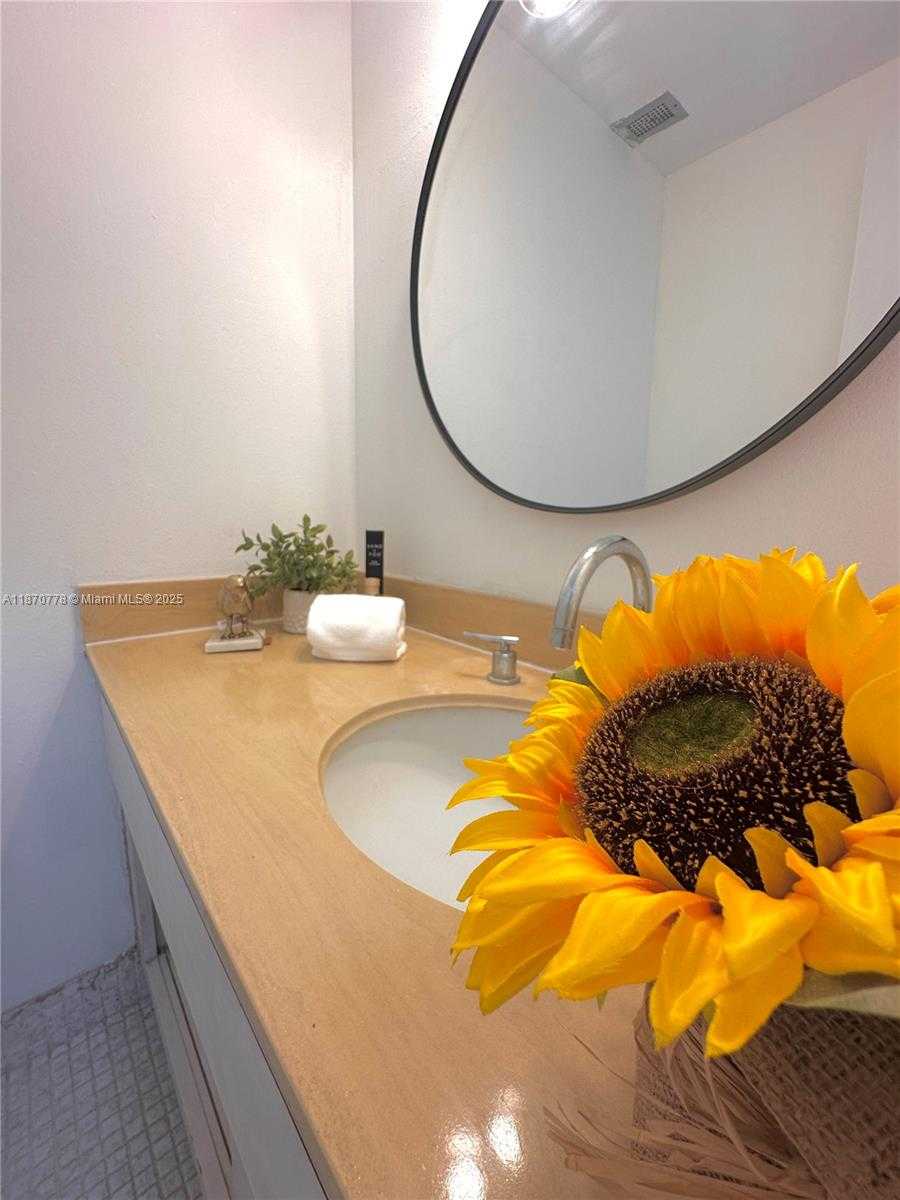 Small Image of 300 BAYVIEW DR #701, Sunny Isles Beach Number 30