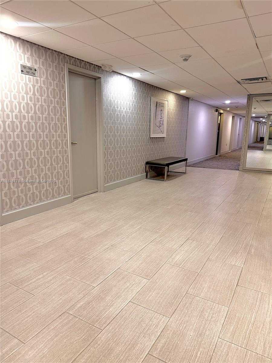 Small Image of 300 BAYVIEW DR #701, Sunny Isles Beach Number 31
