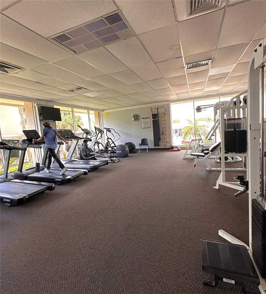Small Image of 300 BAYVIEW DR #701, Sunny Isles Beach Number 39