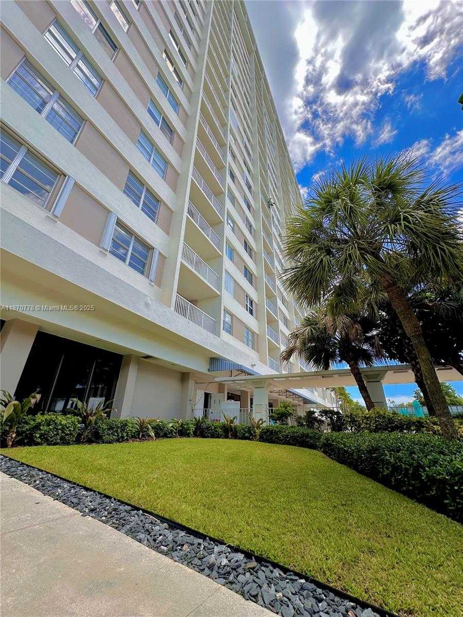 Small Image of 300 BAYVIEW DR #701, Sunny Isles Beach Number 43