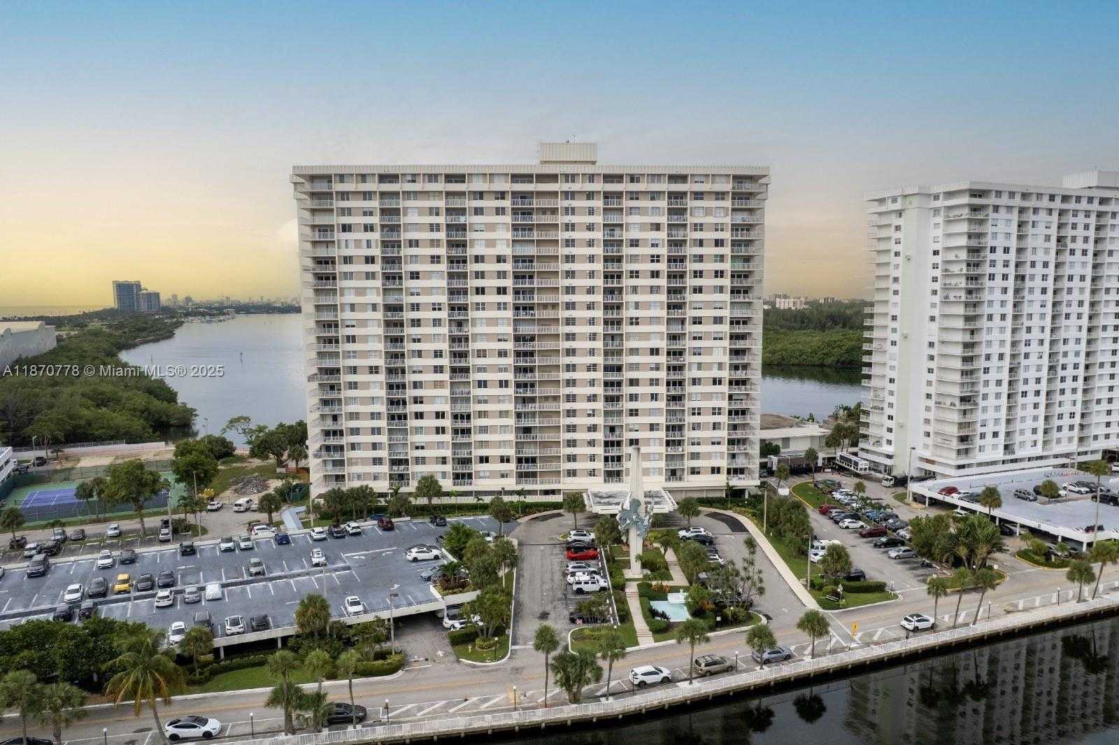 Small Image of 300 BAYVIEW DR #701, Sunny Isles Beach Number 5