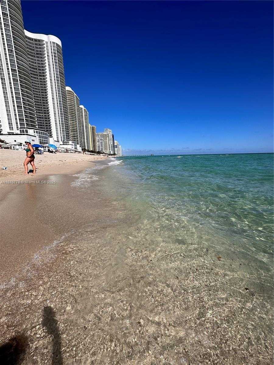Small Image of 300 BAYVIEW DR #701, Sunny Isles Beach Number 8