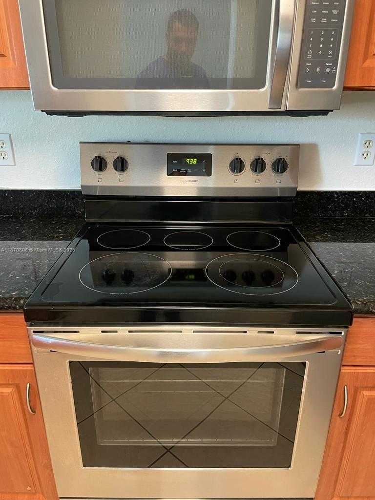 Small Image of 11202 NORTH WEST 83 ST #207, Doral Number 5