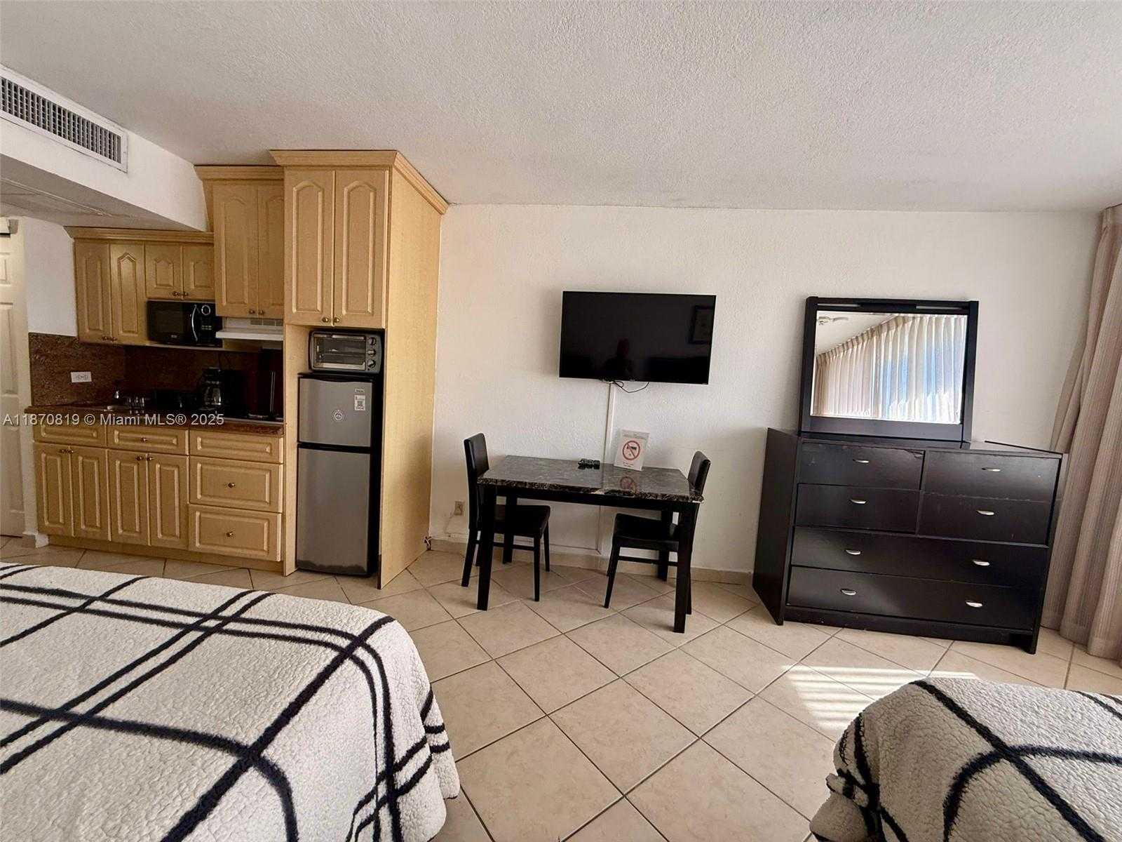 Small Image of 19201 COLLINS AVE #241, Sunny Isles Beach Number 4