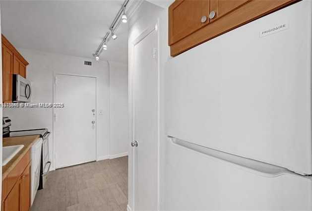 Small Image of 9800 WEST BAY HARBOR DR #401, Bay Harbor Islands Number 36