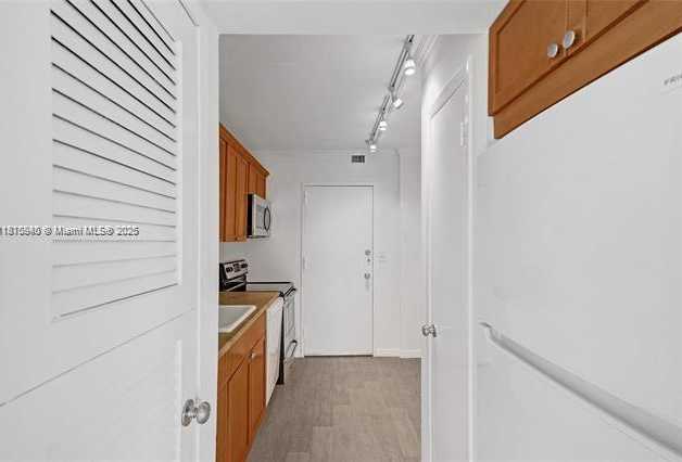 Small Image of 9800 WEST BAY HARBOR DR #401, Bay Harbor Islands Number 37