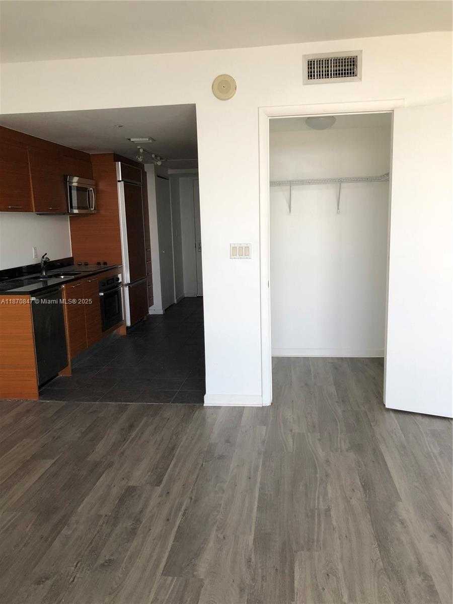 Small Image of 50 BISCAYNE BLVD #3809, Miami Number 7
