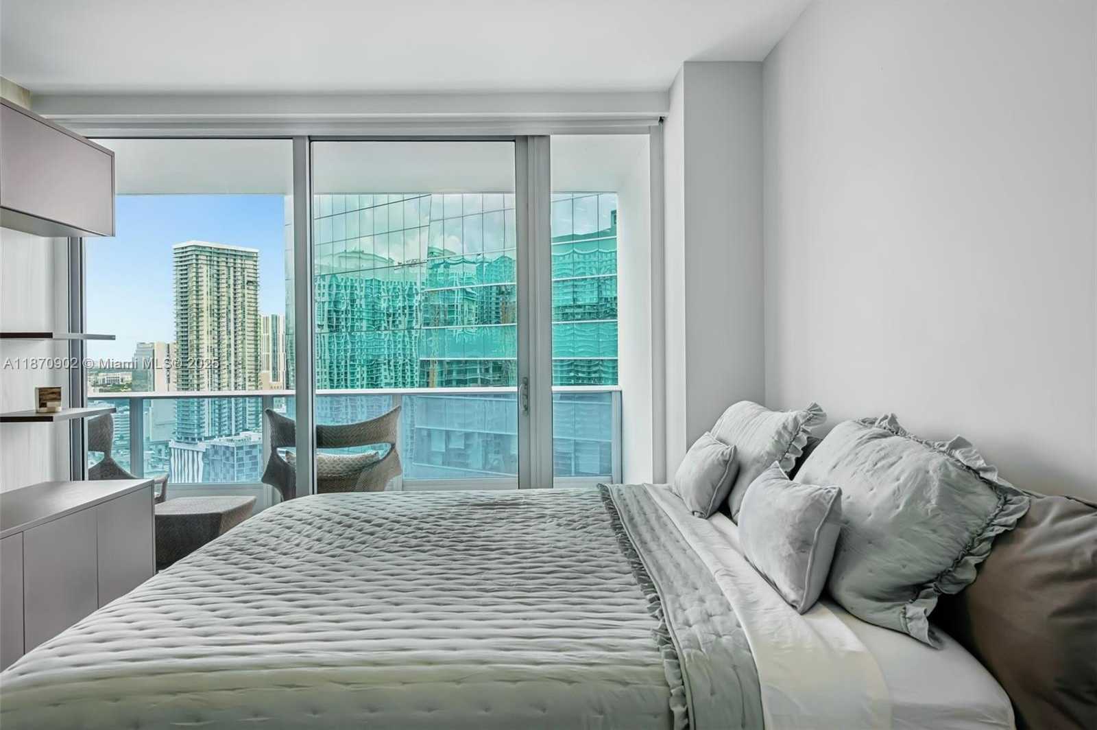 Small Image of 200 BISCAYNE BOULEVARD WAY #3113, Miami Number 11