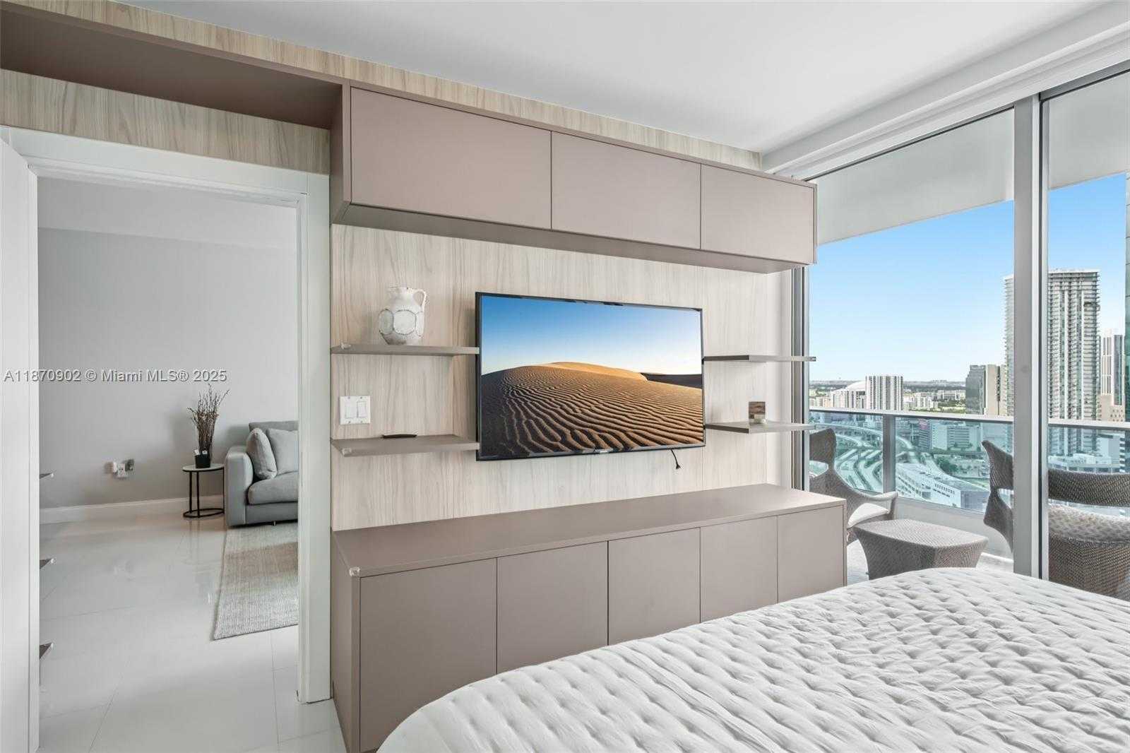 Small Image of 200 BISCAYNE BOULEVARD WAY #3113, Miami Number 12