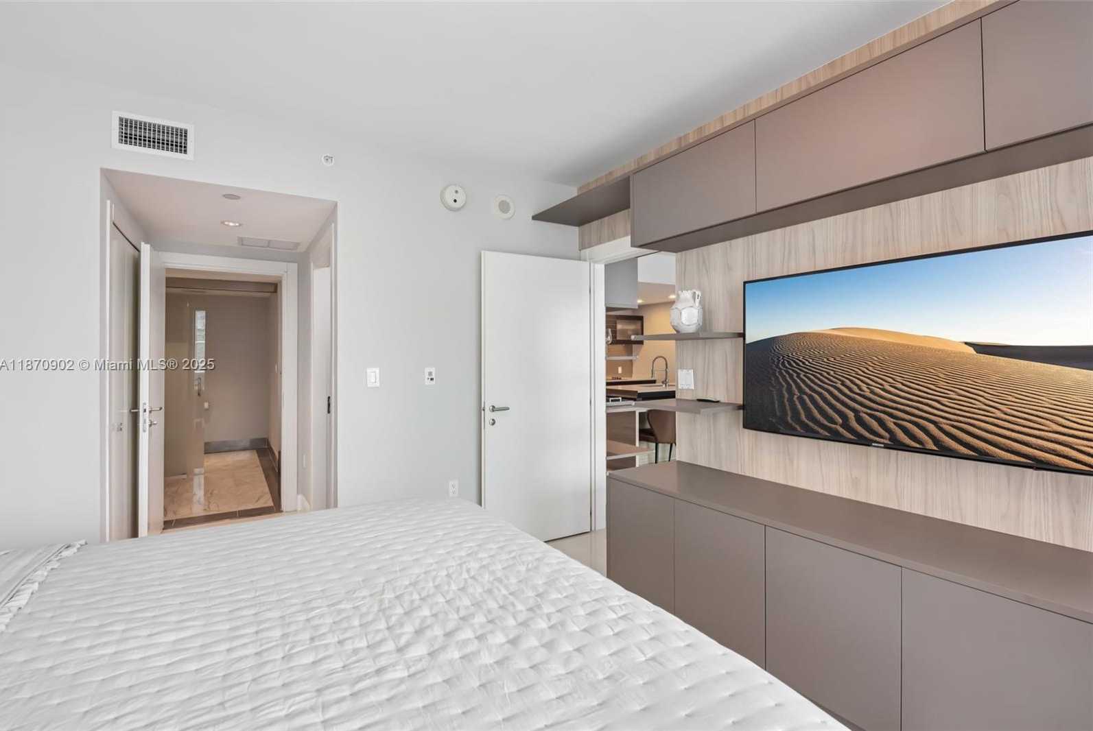 Small Image of 200 BISCAYNE BOULEVARD WAY #3113, Miami Number 13
