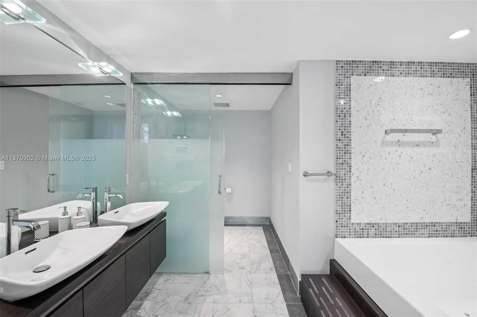 Small Image of 200 BISCAYNE BOULEVARD WAY #3113, Miami Number 14