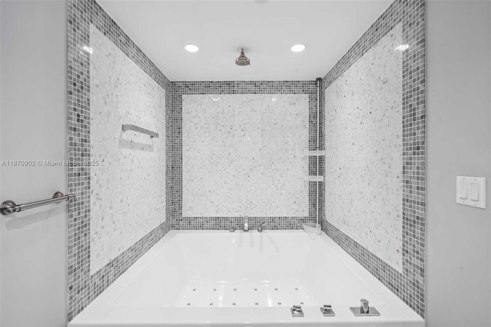 Small Image of 200 BISCAYNE BOULEVARD WAY #3113, Miami Number 16