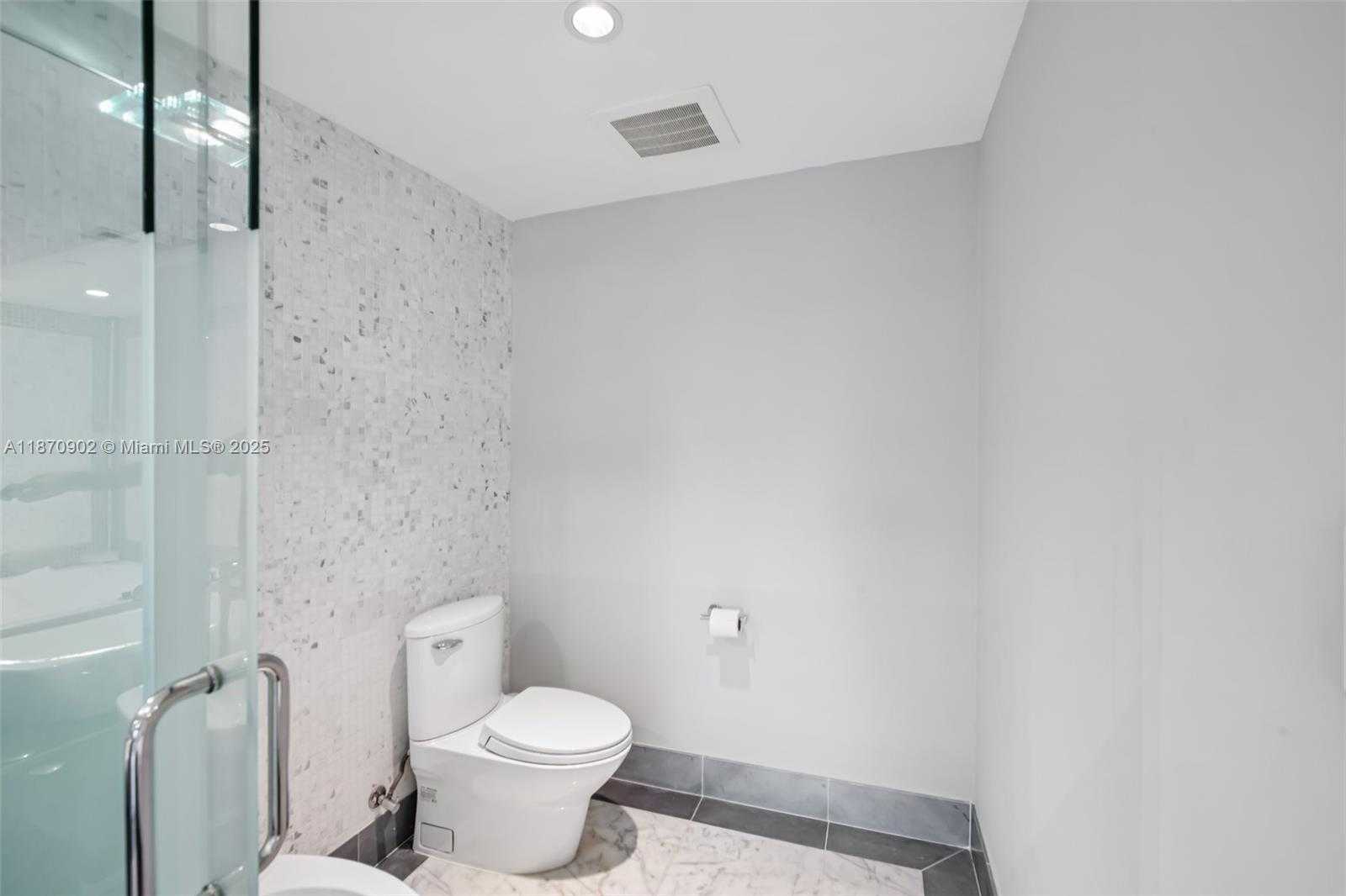 Small Image of 200 BISCAYNE BOULEVARD WAY #3113, Miami Number 17