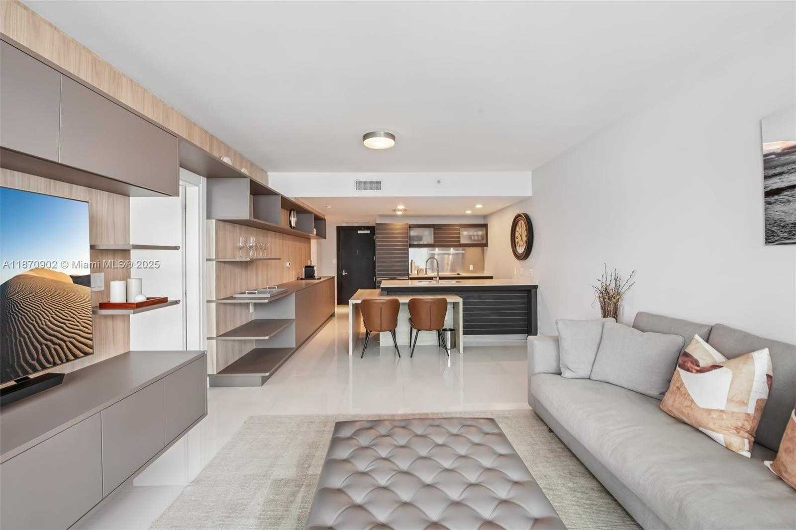 Small Image of 200 BISCAYNE BOULEVARD WAY #3113, Miami Number 2