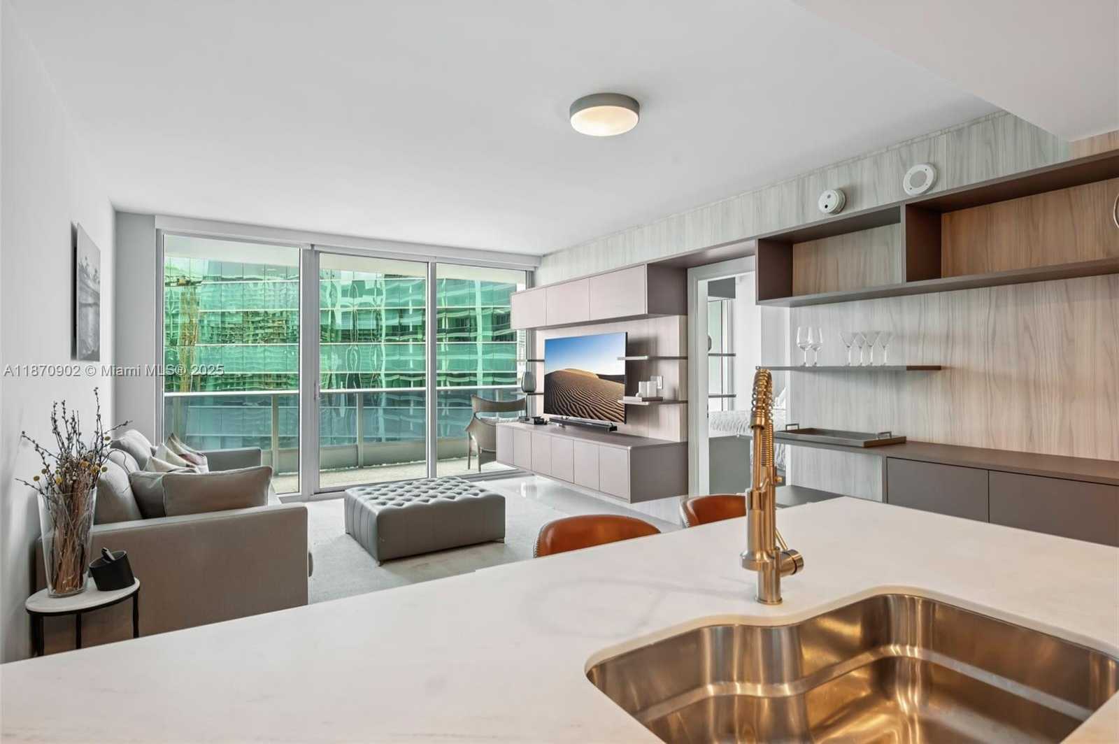 Small Image of 200 BISCAYNE BOULEVARD WAY #3113, Miami Number 4